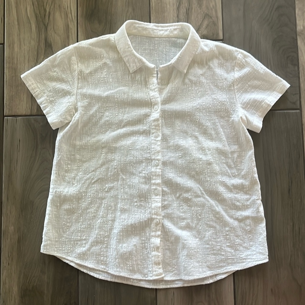 White linen short sleeve button down shirt, size small